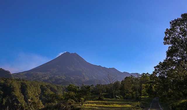 Gunung Mistis di Indonesia - Gunung Merapi - Noice