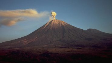 Dikenal Angker dan Seram, Ini Dia 7 Gunung Mistis di Indonesia