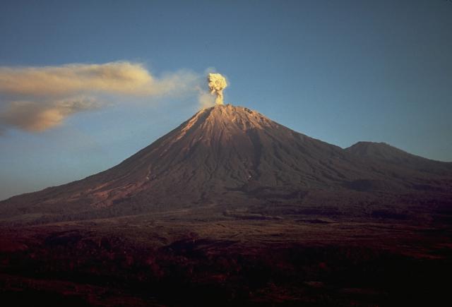 Gunung Mistis di Indonesia - Gunung Semeru - Noice