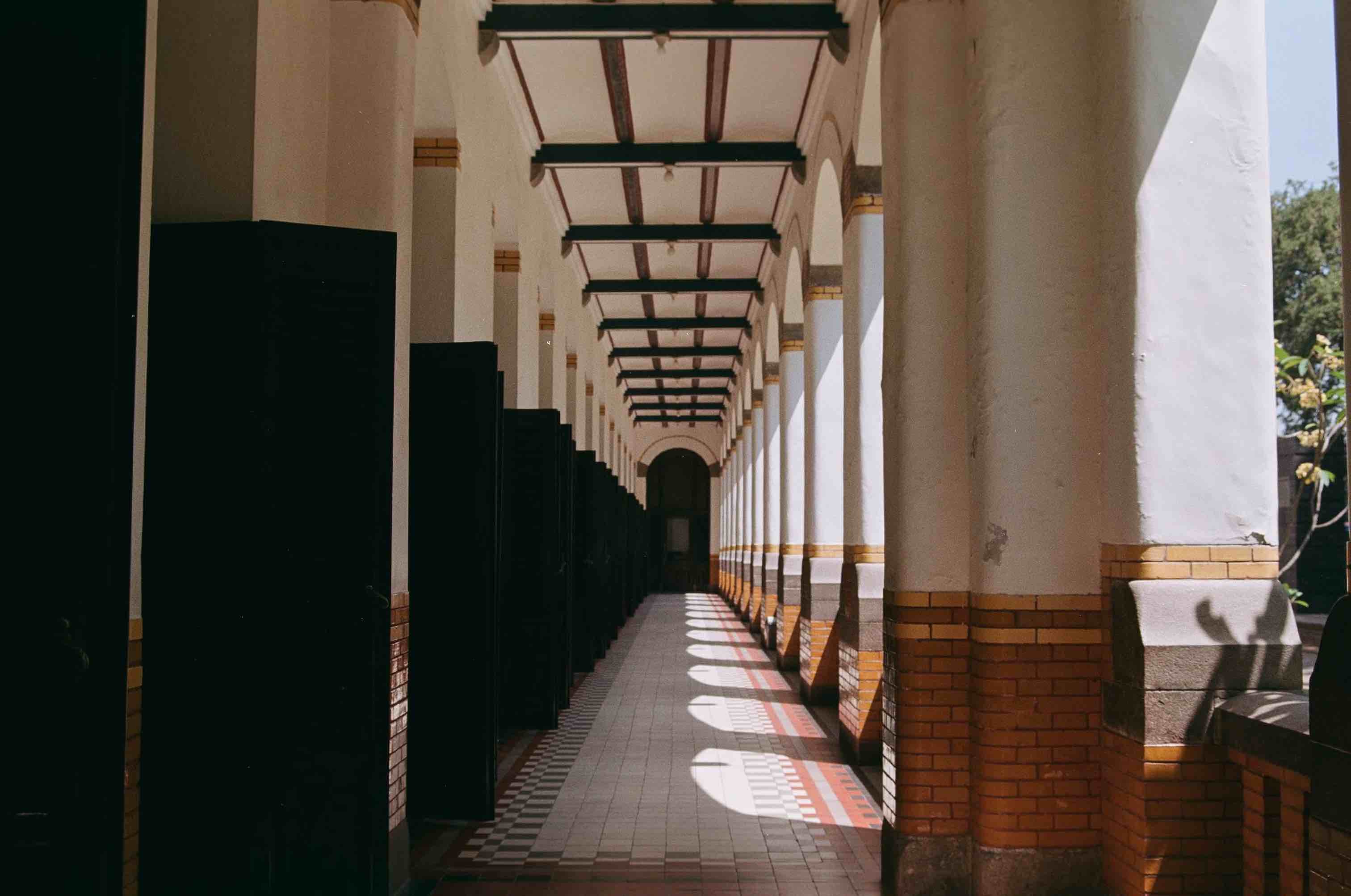 Lawang Sewu - Tempat Angker di Indonesia - Unsplash