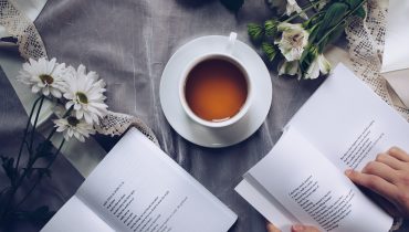 7 Rekomendasi Podcast Puisi, Cocok untuk Cari Inspirasi