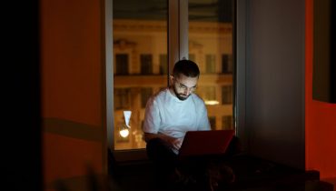 Apakah Workaholic itu? Yuk, Cari Tahu Tanda-Tandanya di Sini!