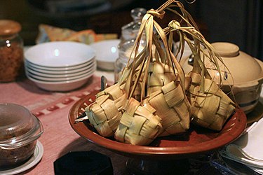 Ketupat - Makanan Khas Jawa - Wikipedia
