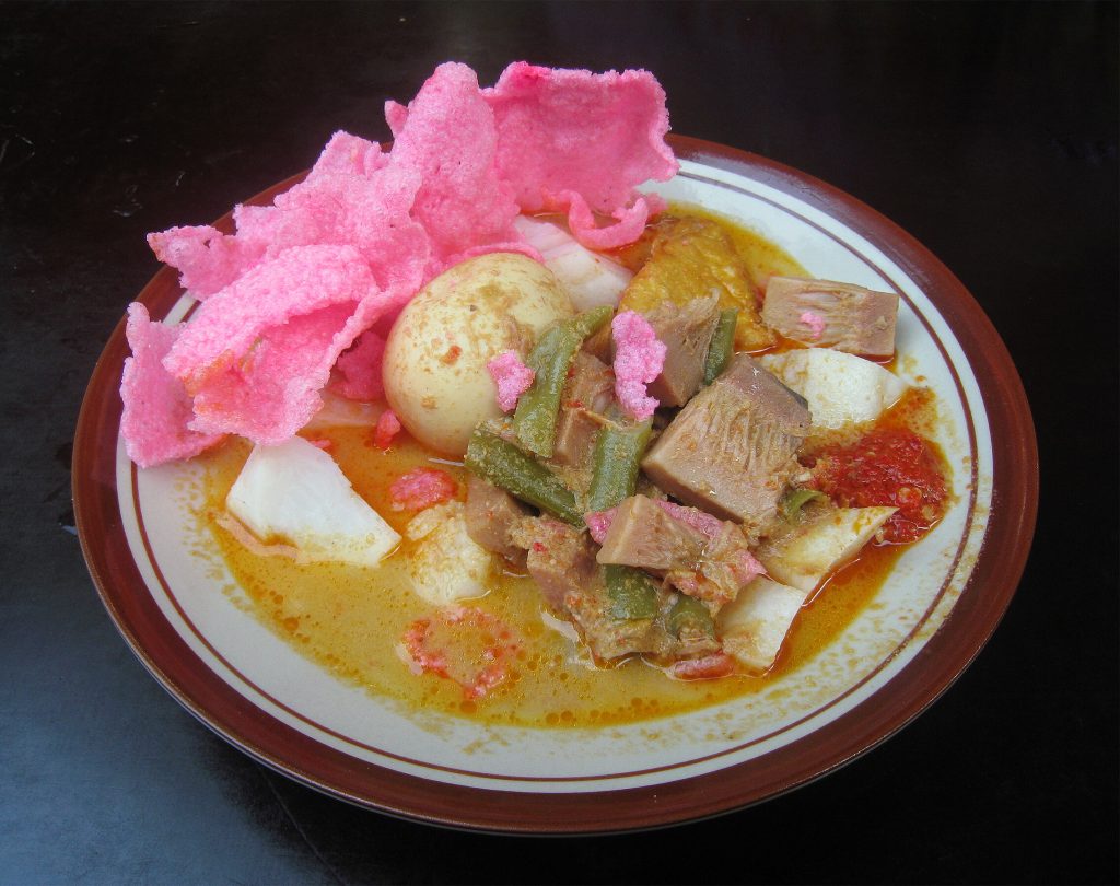 Makanan Khas Lebaran di Indonesia - Lontong Sayur