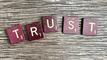 Sulit Percaya Orang Lain, Ini Cara Mengatasi Trust Issues