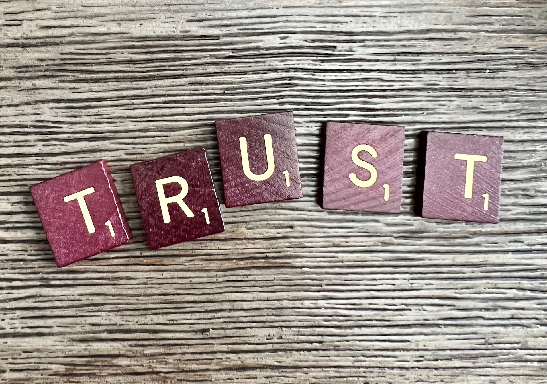 Sulit Percaya Orang Lain, Ini Cara Mengatasi Trust Issues
