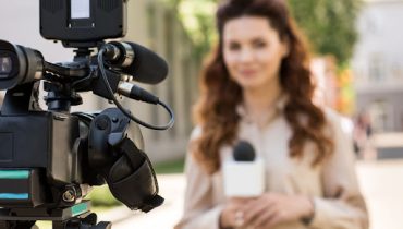 Belajar Menjadi News Anchor Andal dengan 7 Tips Berikut!