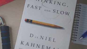 Rangkuman Buku Thinking, Fast and Slow: 7 Tips Pengambilan Keputusan