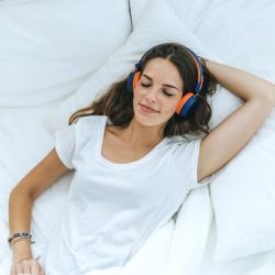 Rekomendasi Podcast Pengantar Tidur