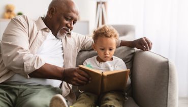 Rangkuman Buku 13 Things Mentally Strong Parents Don’t Do, Pelajaran Penting untuk Orang Tua